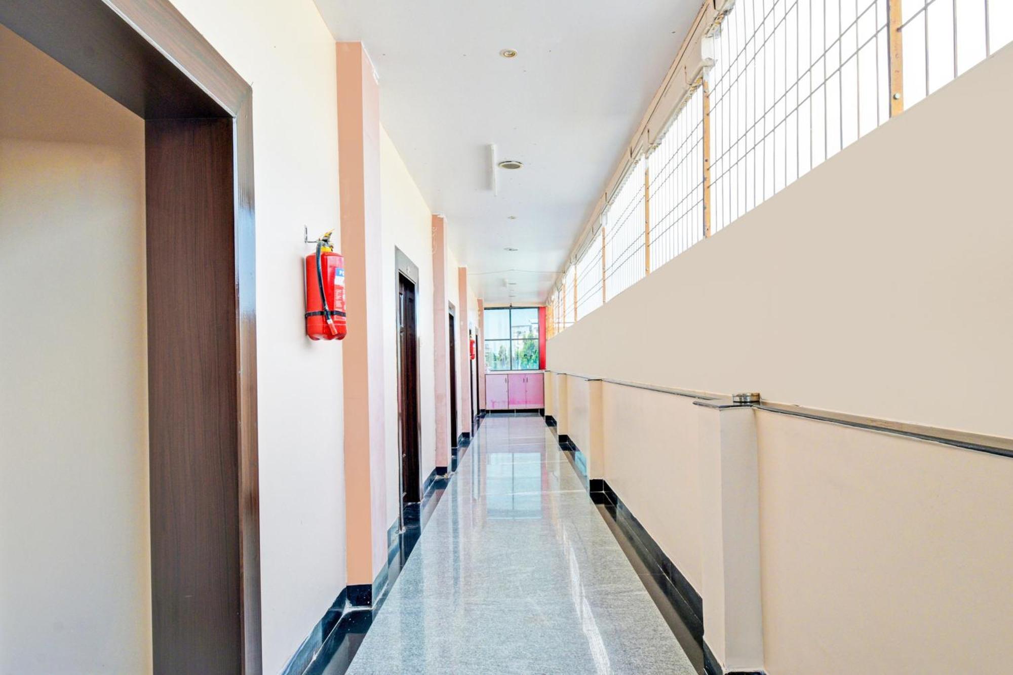 Super Hotel O Kurnool Near Kurnool Medical College Eksteriør bilde